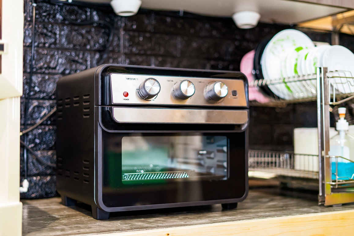 https://www.supertinyhomes.com/wp-content/uploads/2022/03/small-electric-air-fryer-stove-on-small-tiny-counter-top.jpg